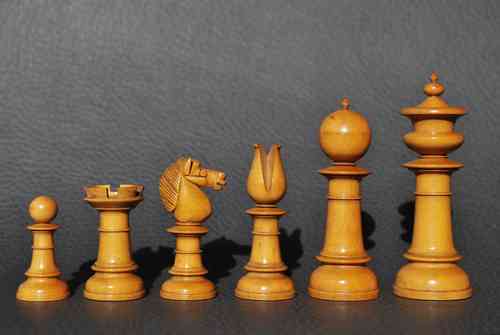 VERKOCHT Antiek schaakspel: Jaques ‘Northern Upright’, koning 82mm, gemaakt rond 1850